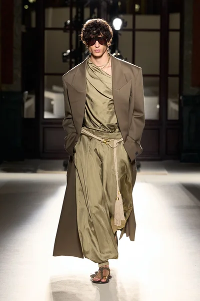 Look 11